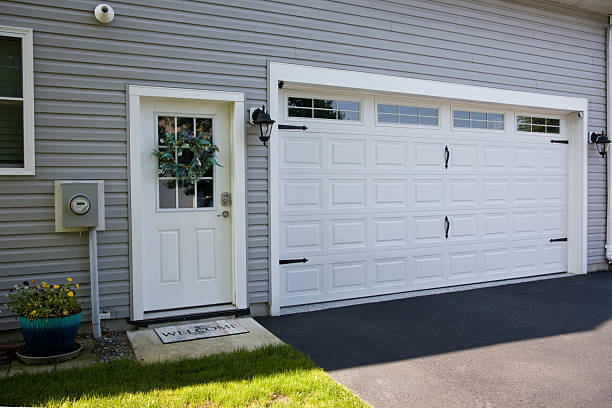 24/7 Emergency Garage Door Panel Replacement experts in Cheswold, DE